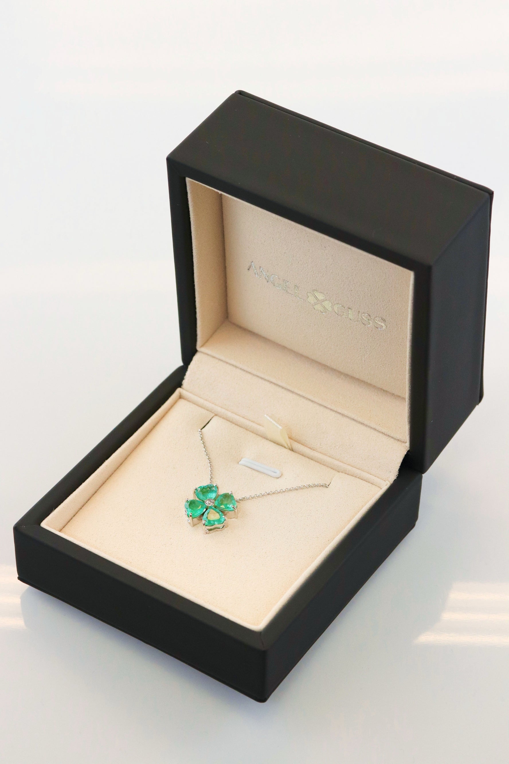 Flower Emerald Necklace & Diamond 18kGold